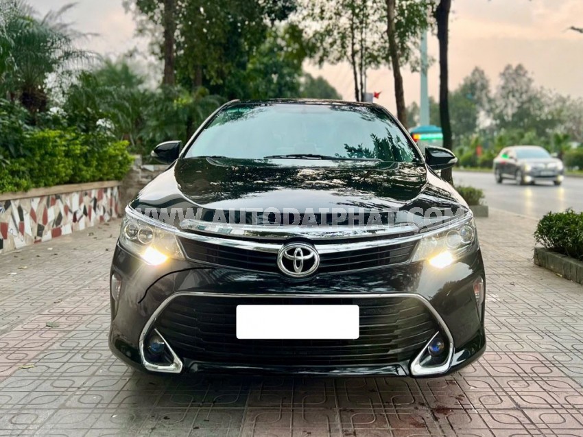 Xe Toyota Camry 2.0E 2018